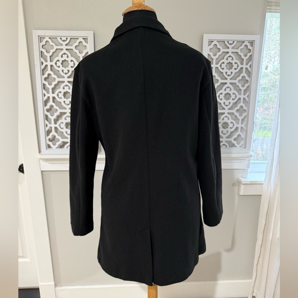 Elegant Black Coat - Picture 4 of 9
